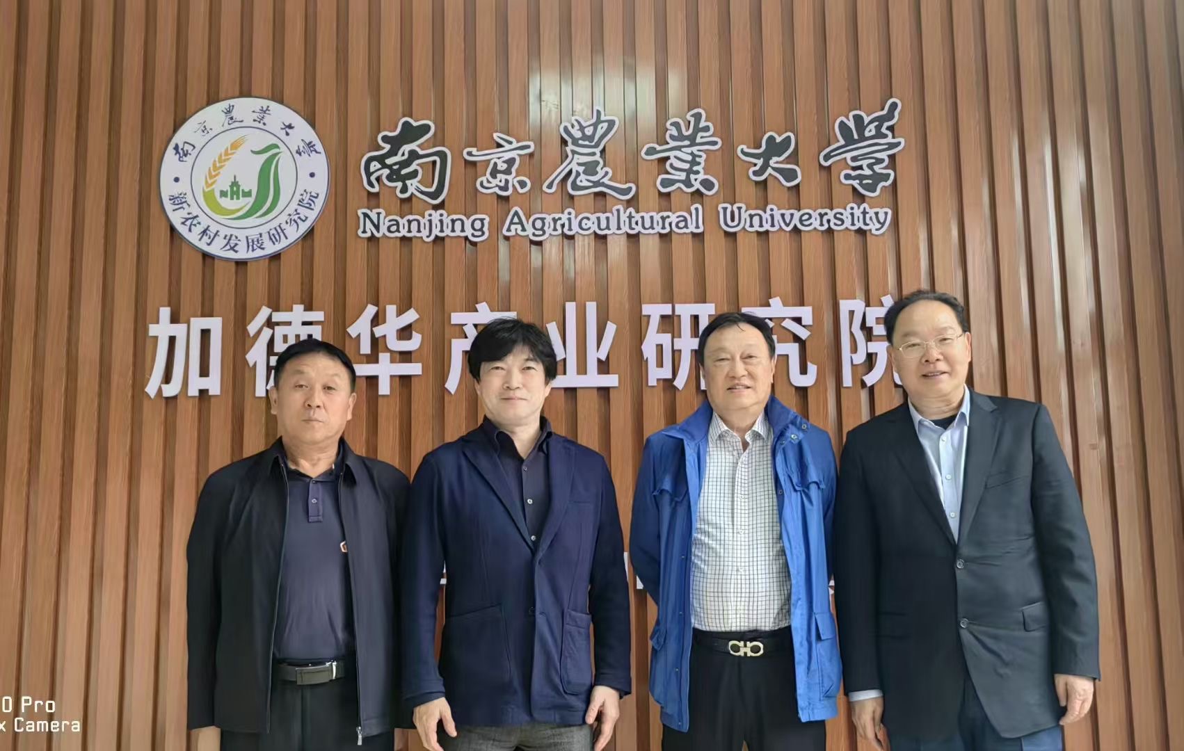 千叶大学嶋村茂治博士到访江苏加德华 指导加德华植物工厂项目